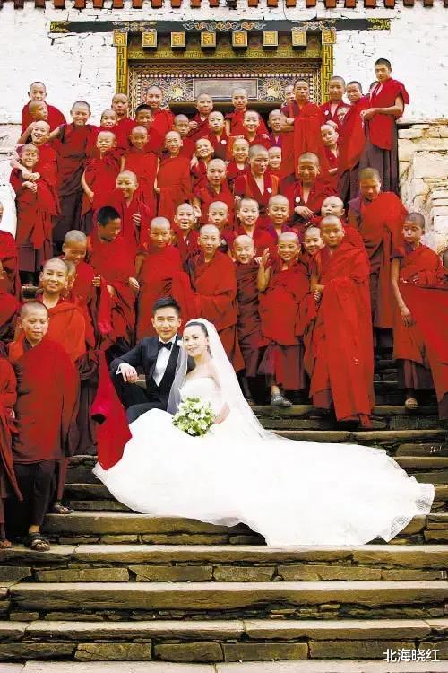 梁朝伟|梁朝伟在日本与性感女暧昧，刘嘉玲在家用行动反击，网友开心就好