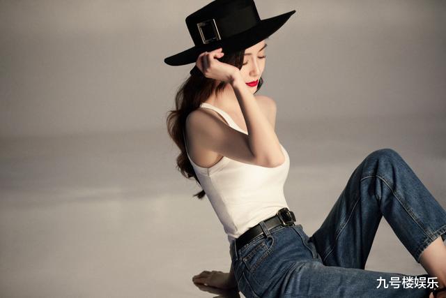 Angelababy|Angelababy天鹅幻境大片,乌黑卷发搭美艳红唇,时尚女帝摩登复古