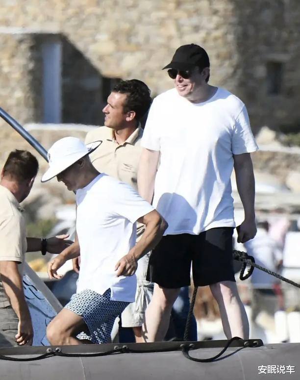 伊隆·马斯克|首富马斯克携妻和娱乐大亨豪华游艇度假被曝光!