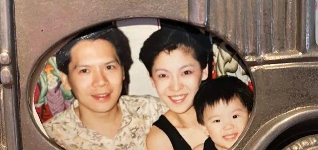 向太|向太自曝年轻视频录像，颜值出众不输郭碧婷