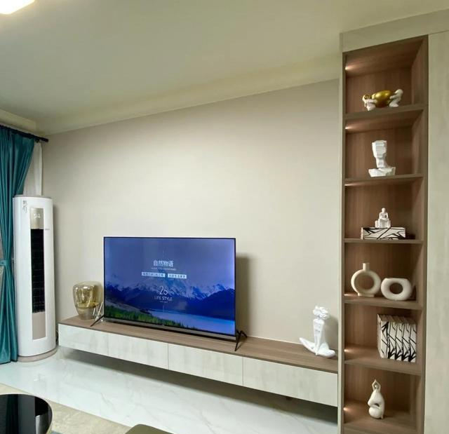 客厅没做电视背景墙，有4种补救方法，找到合适的就能改造了