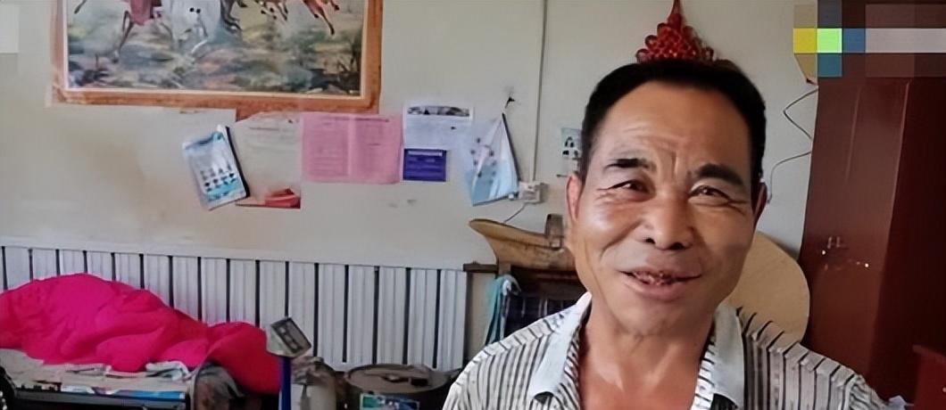 爬行女孩董明英,不顾家长反对24岁嫁给46岁光棍,如今怎么样了?