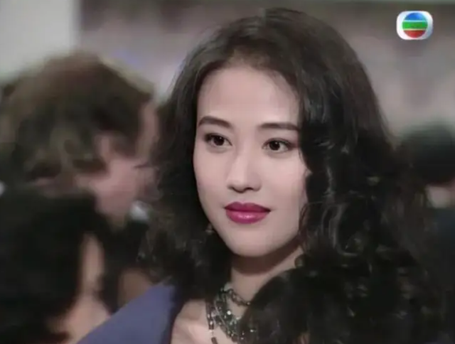 香港小姐|莫名被捧成“戏骨”的明星：挤眉弄眼、肢体夸张，年龄大并不等于演技好