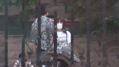 李小璐|李小璐与贾乃亮一同穿情路装现身疑似复合？知情人称其女儿遇到心理问题