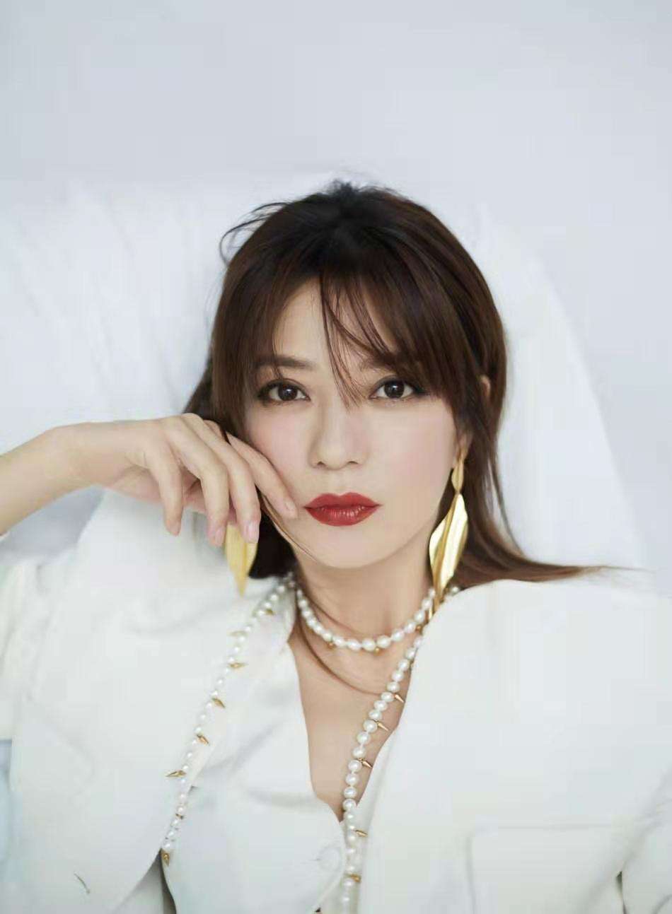 赵薇|赵薇消失九个月后现身，扎双马尾发型状态年轻，新剧女主被袁泉替代