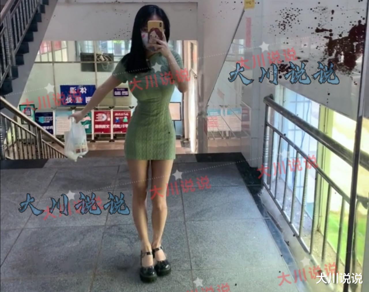 江西一女大学生穿旗袍,娇小身材难掩出众,网友:欣赏不刻意的美