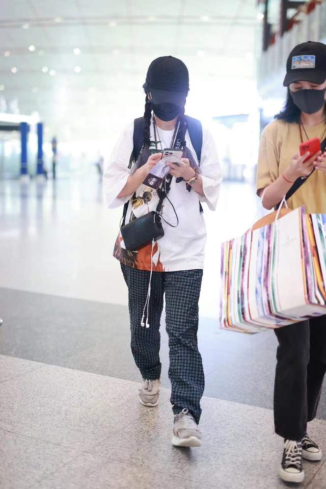 赵薇|赵薇消失九个月后现身，扎双马尾发型状态年轻，新剧女主被袁泉替代