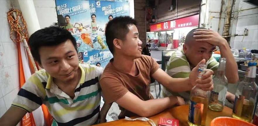 “桥洞大神”:不工作不交房租一天能睡18小时,冬暖夏凉不愿离开