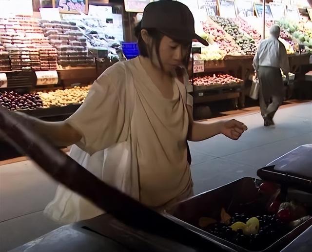 购房置业|纪实:她20年不买内衣裤,厕纸烘干继续用,买房后9个月还清贷款