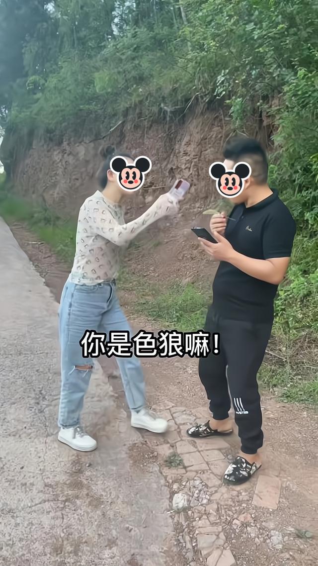 一男子朝路过的女子吹口哨,女子:喜欢我就爽快点来提亲