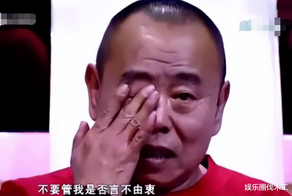 潘长江|喝假酒中毒了?潘长江穿病号服胡言乱语似疯子,表情夸张疑患痴呆