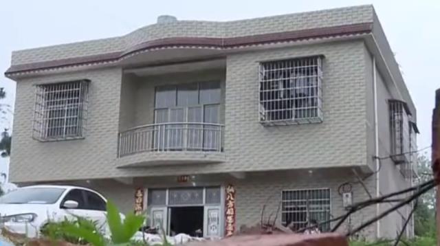 案例:父亲矿难身亡赔40万,被二叔拿去盖房,两姐妹只得到两张欠条