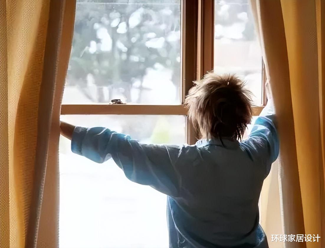 开空调要不要紧闭门窗?听专家说完,才知道我家做错20年!
