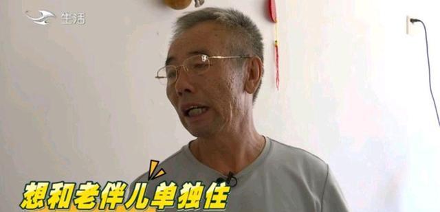 大爷去相亲，嫌弃大妈矮和丑，被妹妹训斥：你是不是还想生孩子？