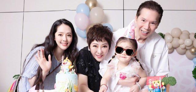 向太|向太自曝年轻视频录像，颜值出众不输郭碧婷