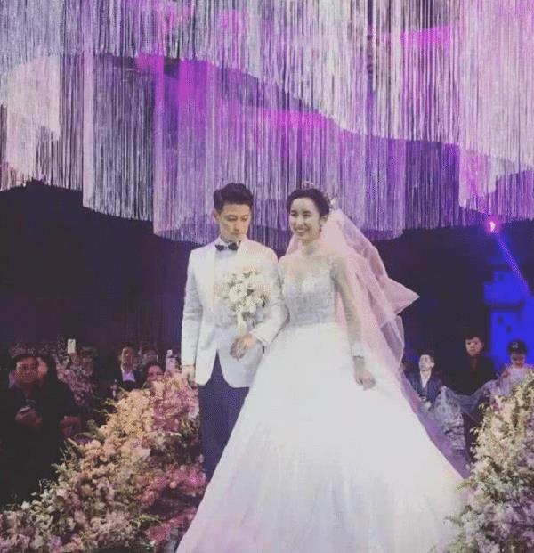 吕一|女演员横店吃火锅被富豪看中，订婚到结婚仅17天，属实让人羡慕