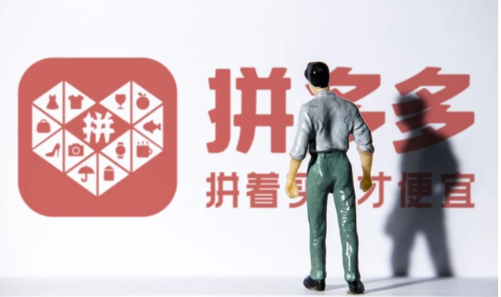 上海,一男子在拼夕夕购物平台,花费6800多元,买了53份老凤祥的纯银梳子