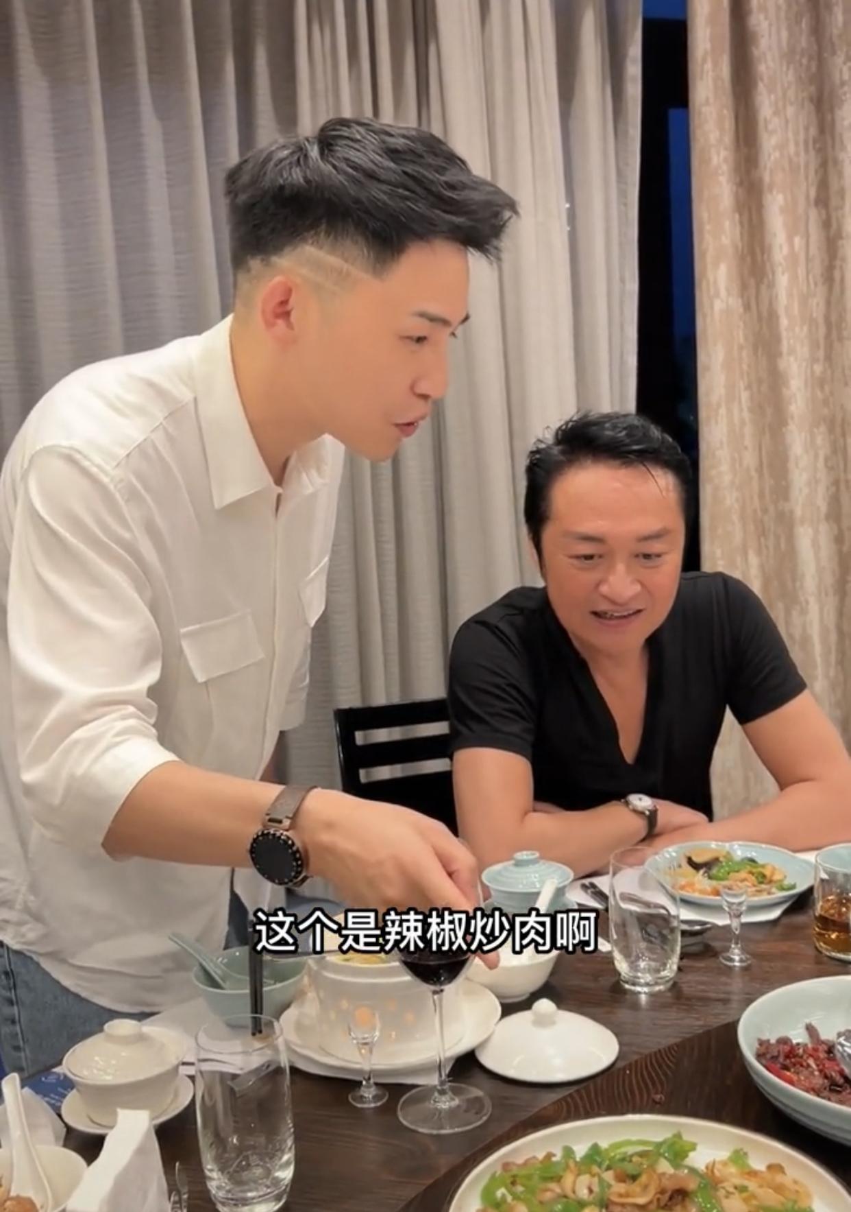 马景涛|60岁知名台星现身湖南捞金！自降身价与网红同桌，吃湘菜辣到面红