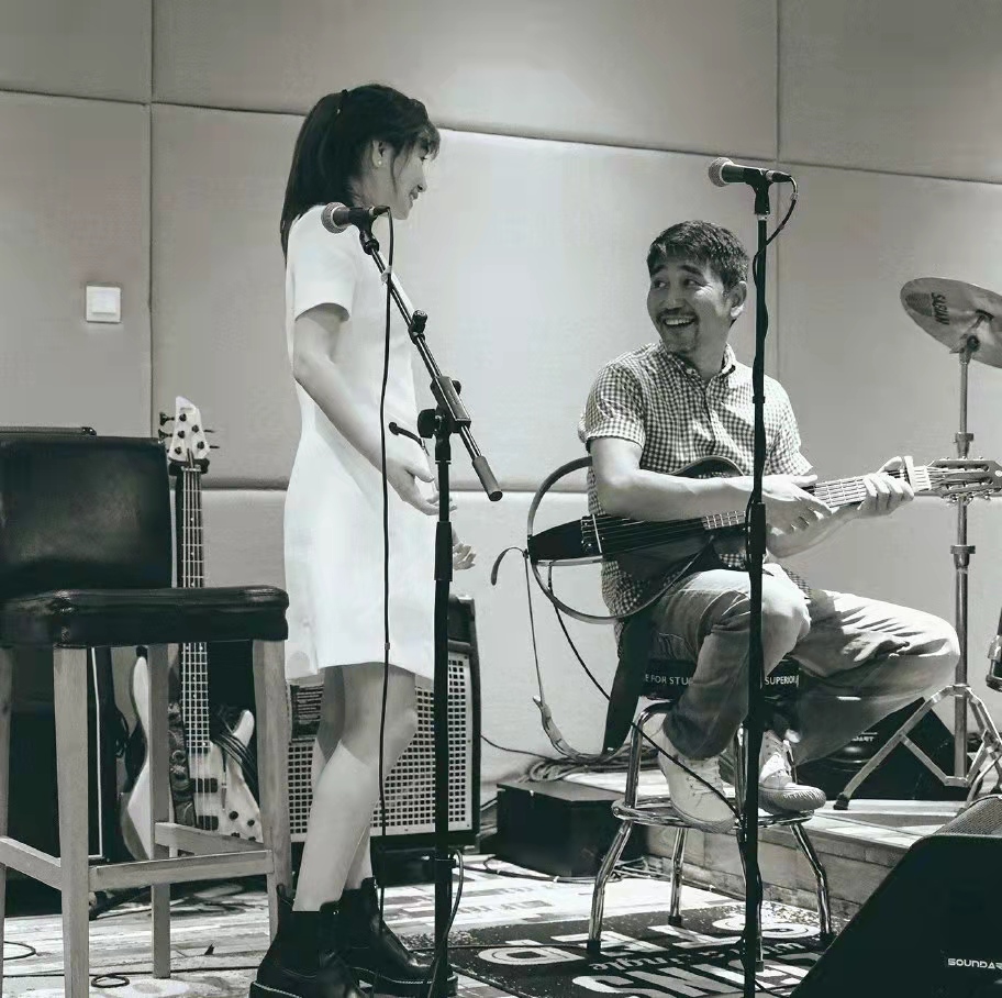 沙宝亮|50岁沙宝亮官宣恋情，新女友小自己16岁，曾是黄渤同班同学