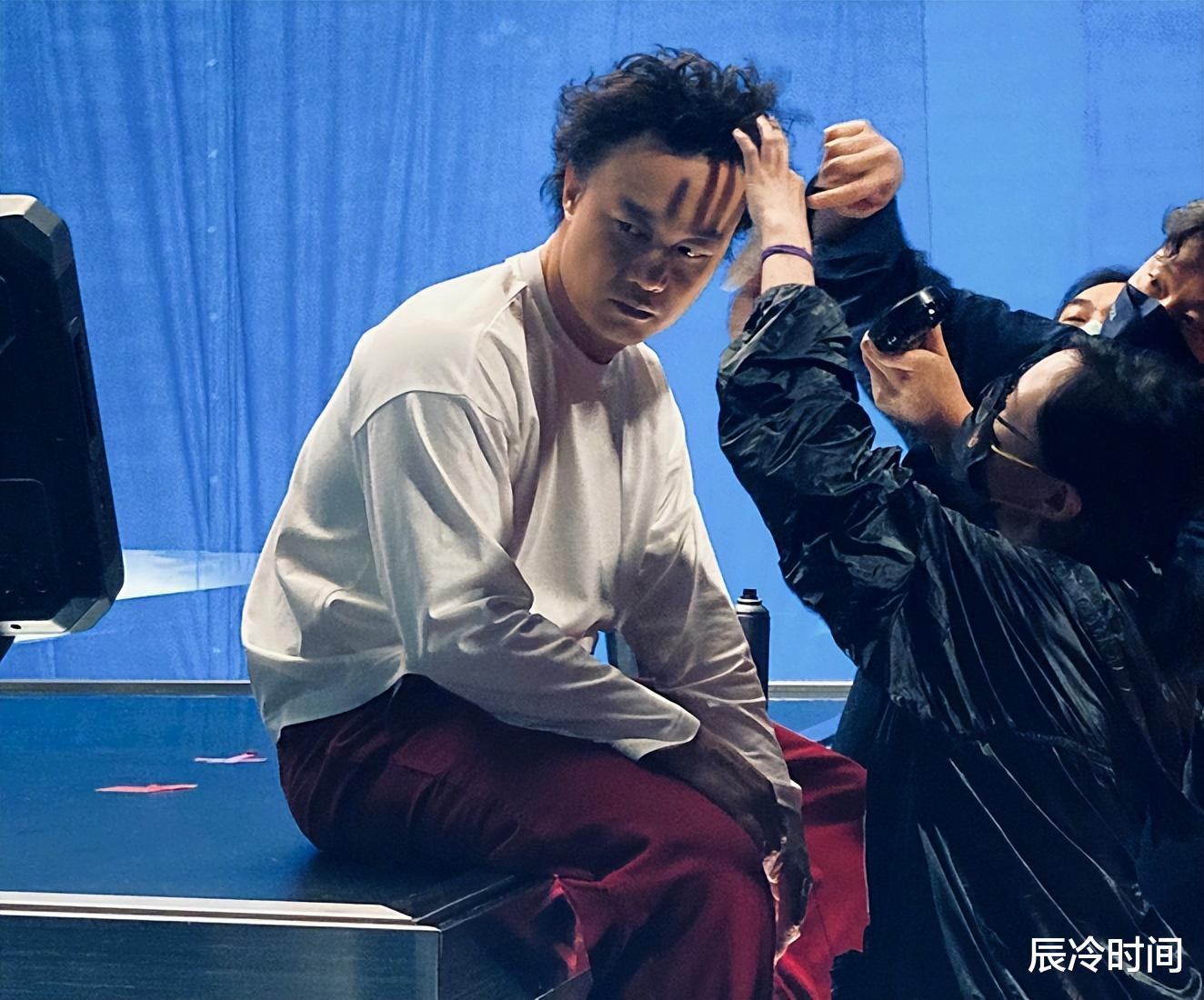 演唱会|18场演唱会门票卖光后,陈奕迅宣布加开4场,黄牛将票价炒到10倍