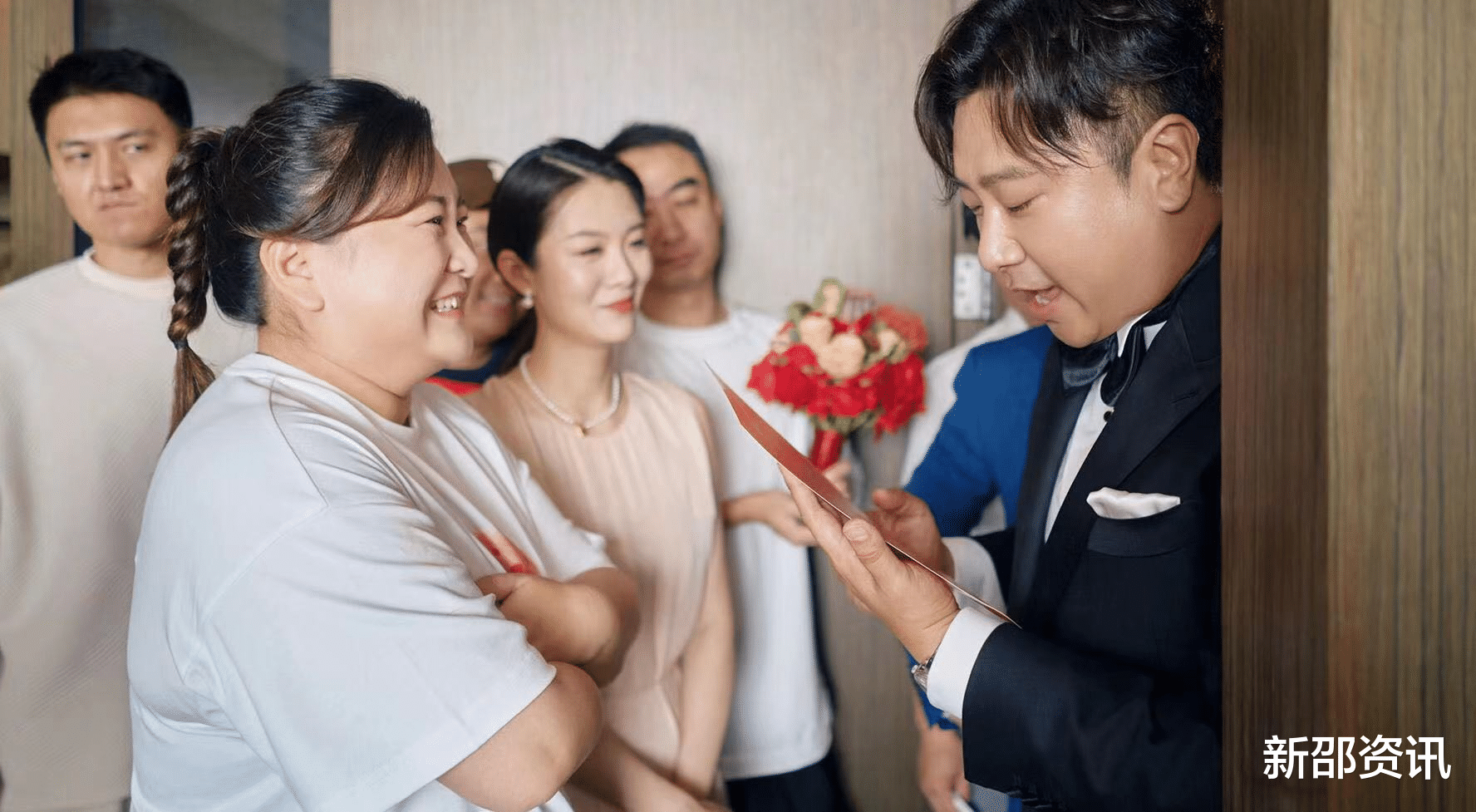 贾玲|31岁喜剧演员大婚众星祝贺！老板贾玲热泪盈眶，德云社演员也现身