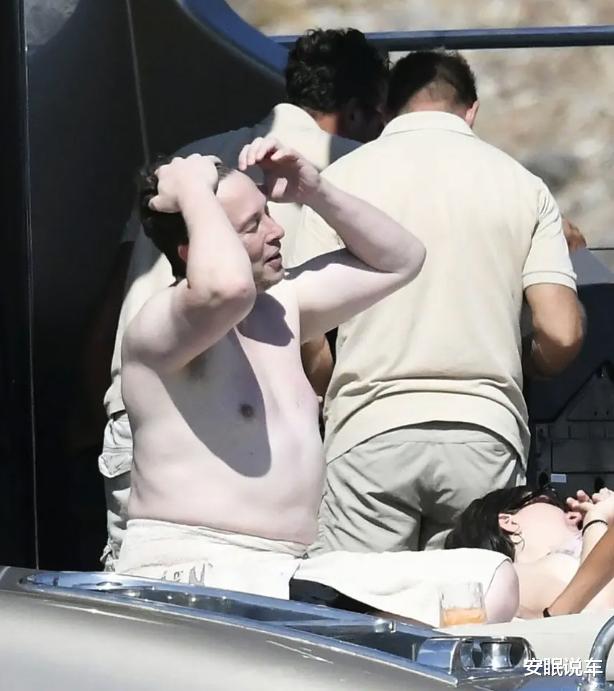 伊隆·马斯克|首富马斯克携妻和娱乐大亨豪华游艇度假被曝光!