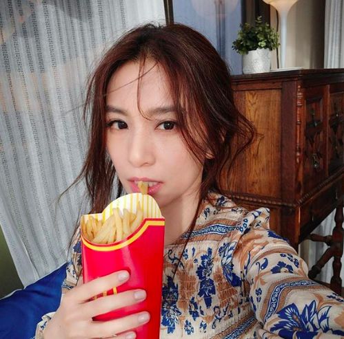 田馥甄|不装了，侮辱女性，支持出轨男，阴阳大陆，清纯皮囊下的她才是绿茶本质！