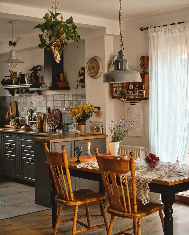 波兰女主晒出自己的家:复古+暗黑,普通家具搭配出高颜值,美爆