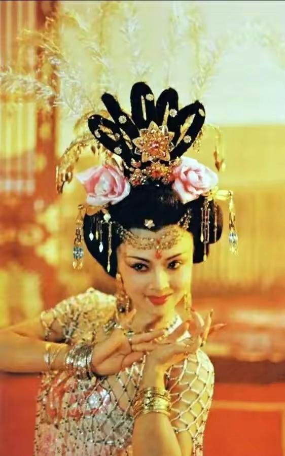 周洁|“最美杨贵妃”周洁：花费20万美金包机回国回家第五天便香消玉殒