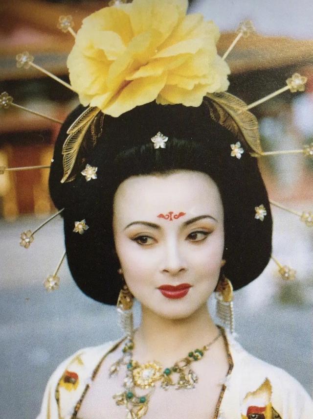 周洁|“最美杨贵妃”周洁：花费20万美金包机回国回家第五天便香消玉殒