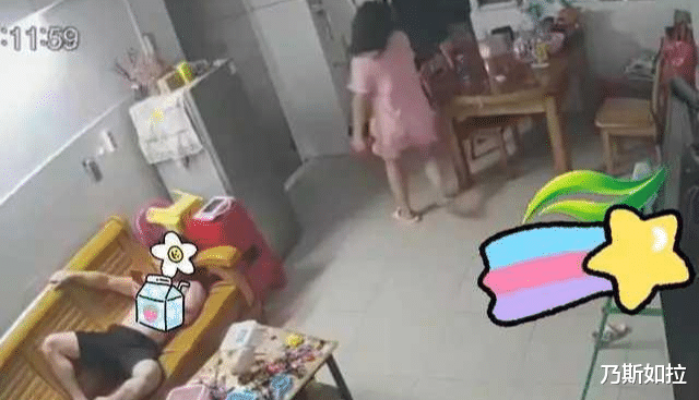 ?妻子催促丈夫洗澡,丈夫躺沙发装聋作哑,妻子怒了:生蚝喂狗了