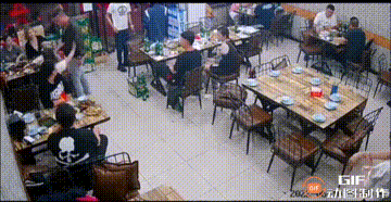 无法想象!唐山涉案黑衣女子与受伤女生住在同一家医院