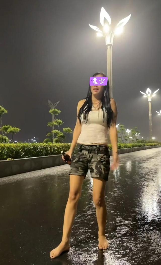 女子有房有车有钱,却因相亲被嫌弃年龄大且不好看,醉倒在马路边