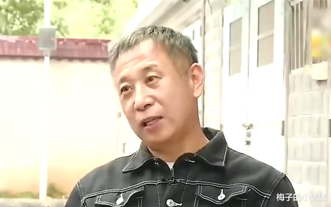 年近50岁的妻子对32岁小伙着迷,丈夫:2套房子居然抵不过20朵玫瑰花