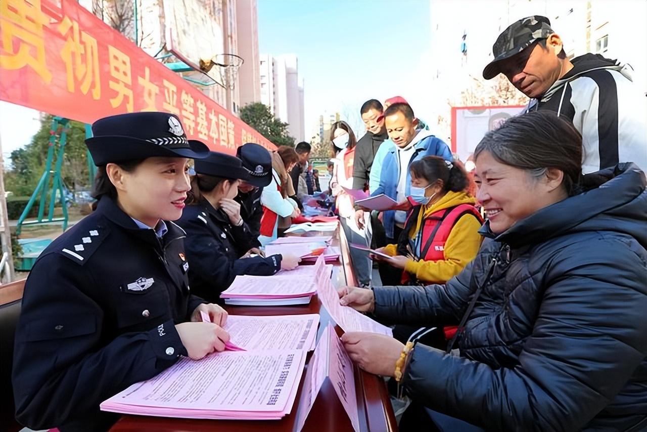 安徽女子和婆婆关系不和,砸东西后丈夫拿皮带抽打,知情人曝光