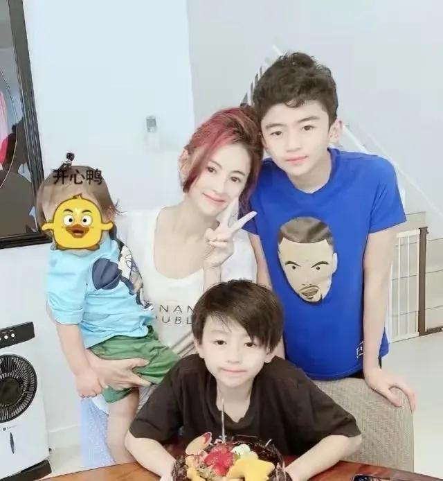 谢霆锋|张柏芝和谢霆锋疑似复合?同游日本,情人节一家五口度过