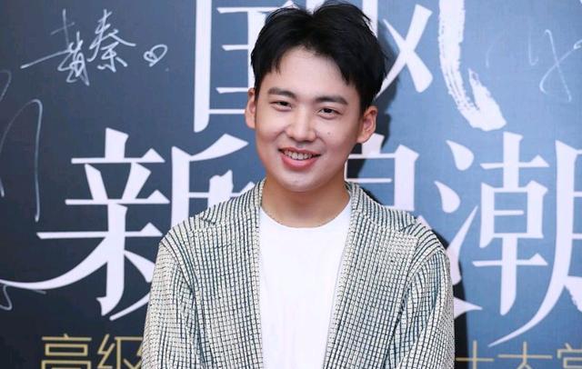 郭麒麟|郭麒麟遇见曹云金，打招呼仅用两个字，情商真高！