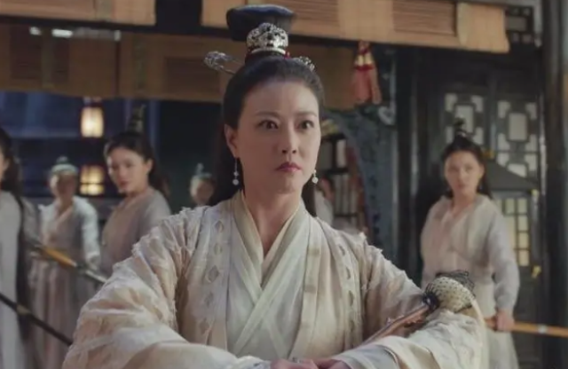 香港小姐|莫名被捧成“戏骨”的明星：挤眉弄眼、肢体夸张，年龄大并不等于演技好