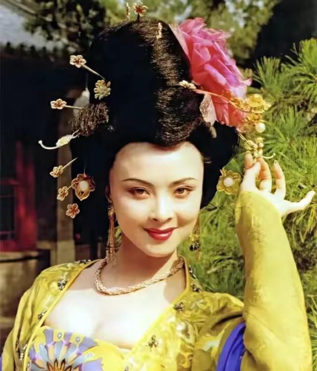 周洁|“最美杨贵妃”周洁：花费20万美金包机回国回家第五天便香消玉殒