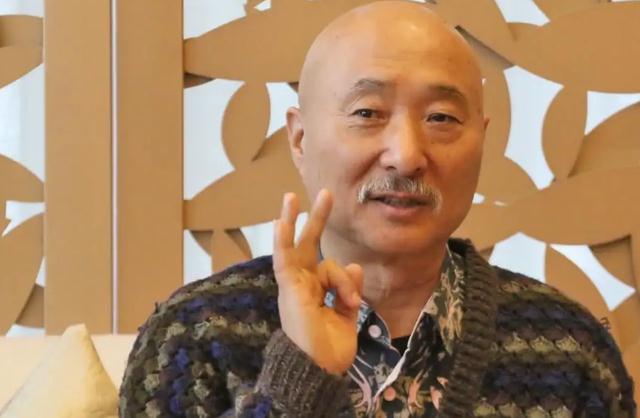 陈佩斯|陈佩斯开始直播带货，一把签名扇43。9元，网友：得养4个孙子