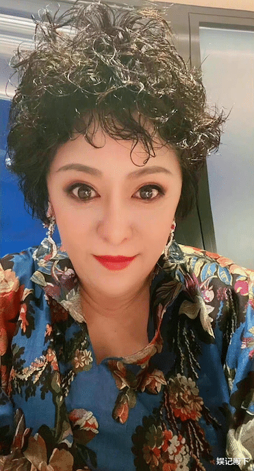 向太|向太发文多次恐吓狗仔张小寒，晒受伤照威胁，向佐却至今未发声！