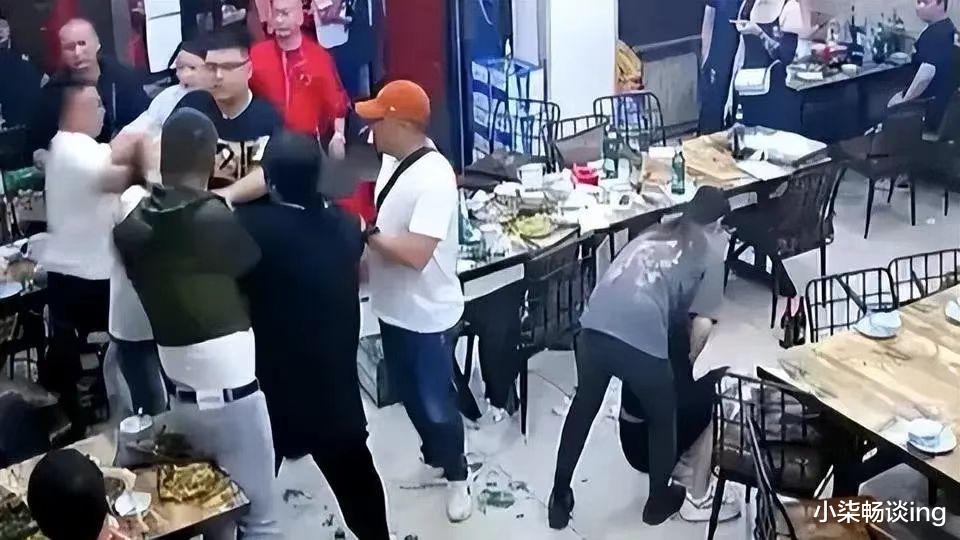 唐山烧烤店打人案件,涉案人员需要赔多少钱?看到金额后悔吧