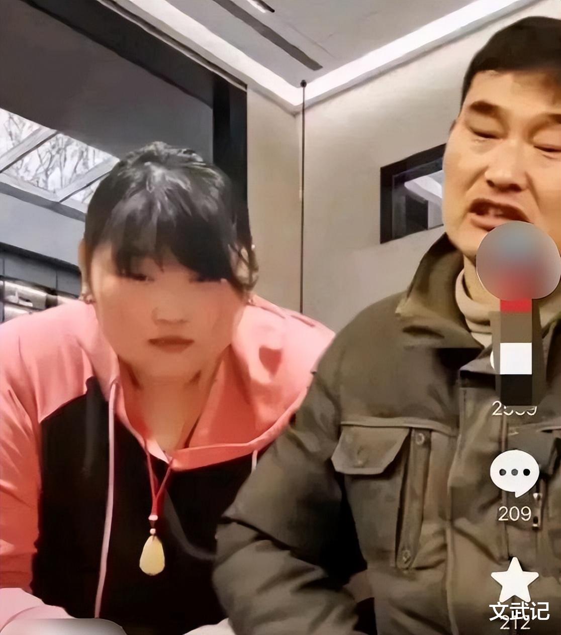 侏儒男欲强娶朱雪梅,大衣哥拒绝后却惨被打,村民:都是500W彩礼惹的祸