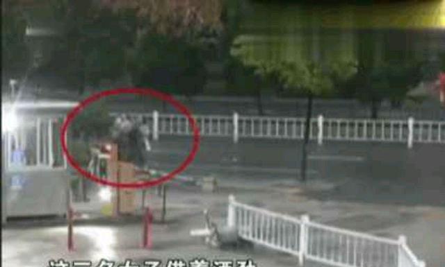 案例:小伙因长得太帅,被三名女子强行拖上车,事后女方不后悔
