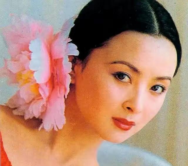 周洁|“最美杨贵妃”周洁：花费20万美金包机回国回家第五天便香消玉殒