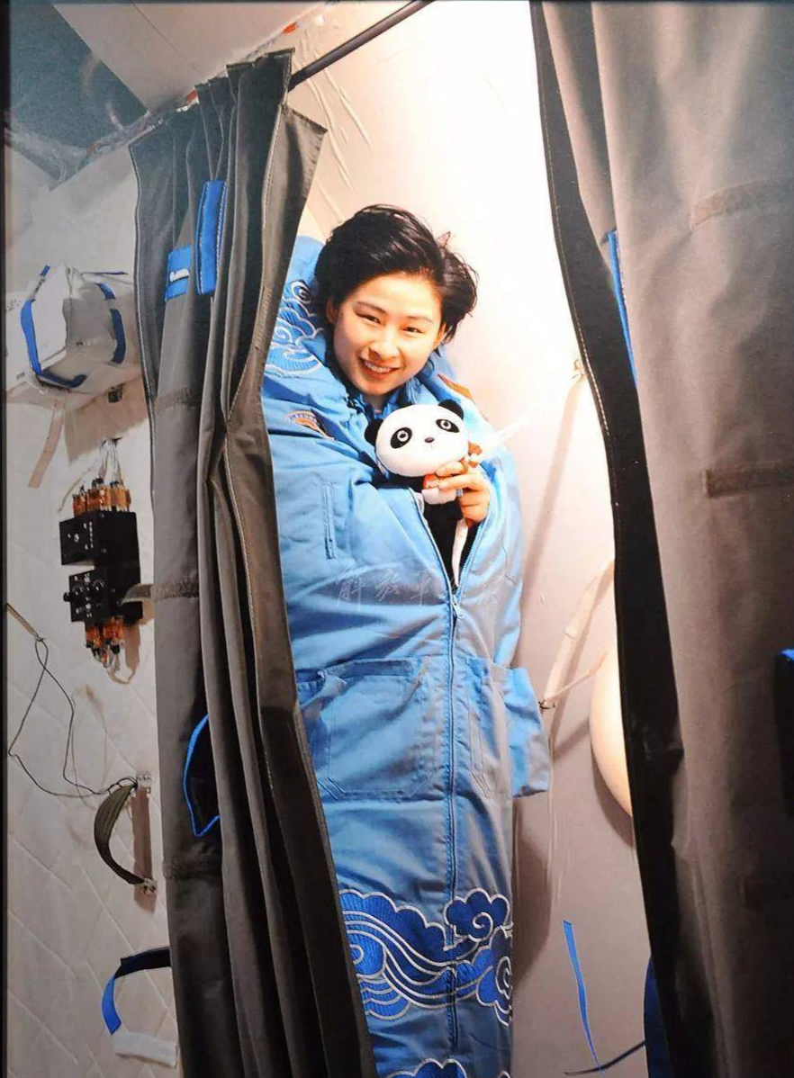 航天女英雄的牺牲太大!太空中,如何保护自己的隐私?