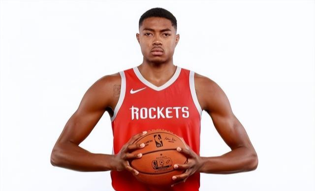 NBA疯狂一夜!5位球星签约达成!都有谁呢?