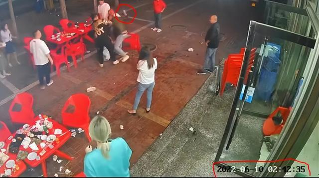 唐山打人案:四个被打女孩中,有两个情况不容乐观!