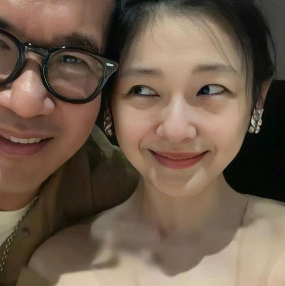 大S|具俊晔大S最新街头近照，大S穿搭成焦点，和头婚对比差距很大