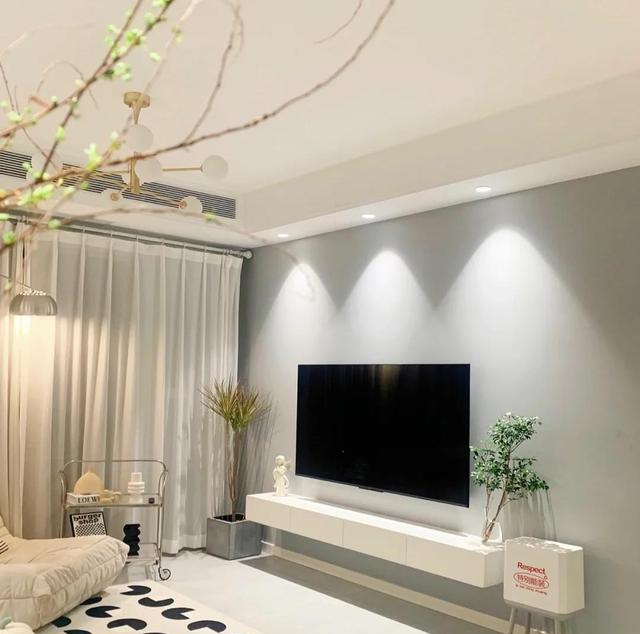 客厅没做电视背景墙，有4种补救方法，找到合适的就能改造了